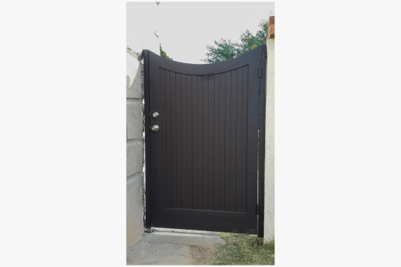 Customizable iron gates designs